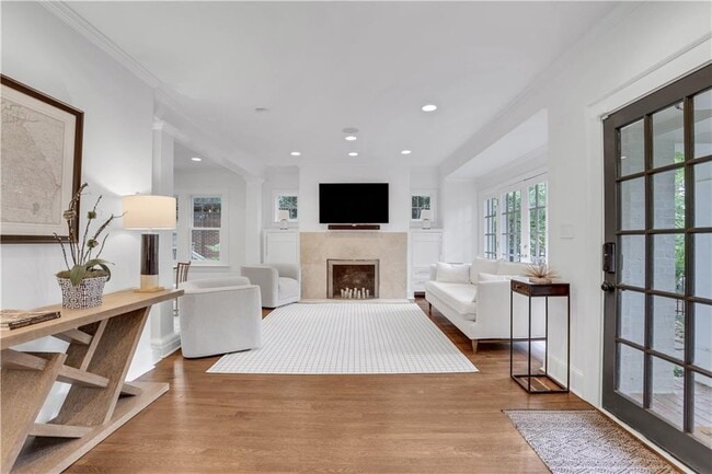 Building Photo - 355 8th St NE