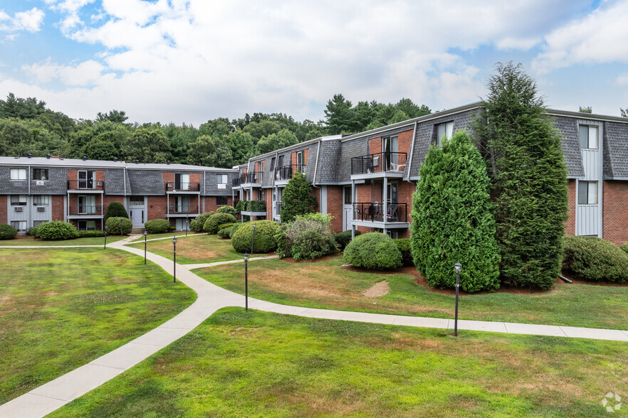 Primary Photo - Stoney Brook Village