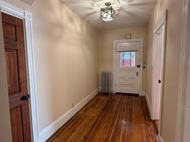 Building Photo - 4 Dever St