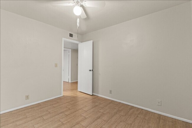 Building Photo - Spectacular Updates, 3 Bedroom 2 Bath