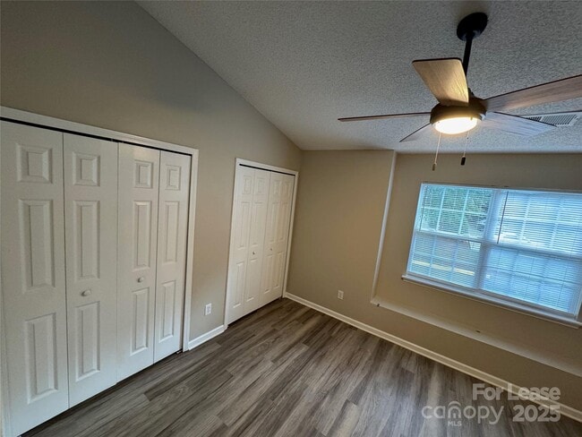 Building Photo - 10165 Forest Landing Dr
