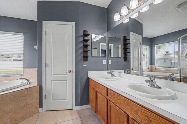 Building Photo - 30936 Baclan Dr