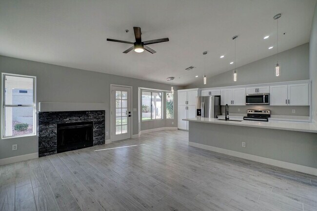 Building Photo - 8940 E Palm Ridge Dr