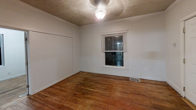 Building Photo - 706 Emmet St