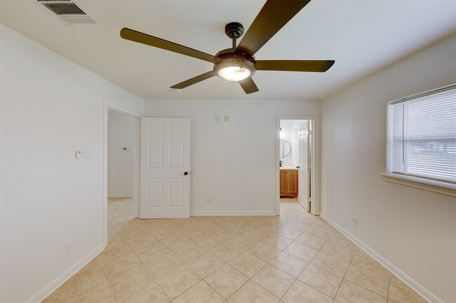 Building Photo - 309 Robbie St