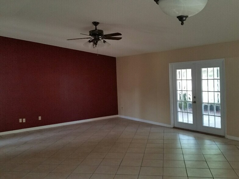 Building Photo - 6803 Tropical Shore Way