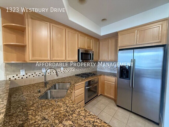 Building Photo - 1323 Westbury Dr