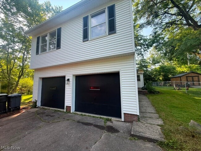 Building Photo - 6939 Highland Dr
