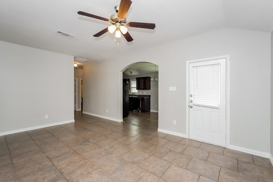 Building Photo - 7653 Rainbow Creek Dr