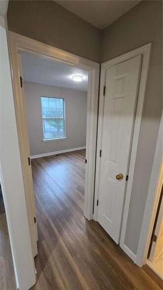 Building Photo - 3025 Mangum Dr