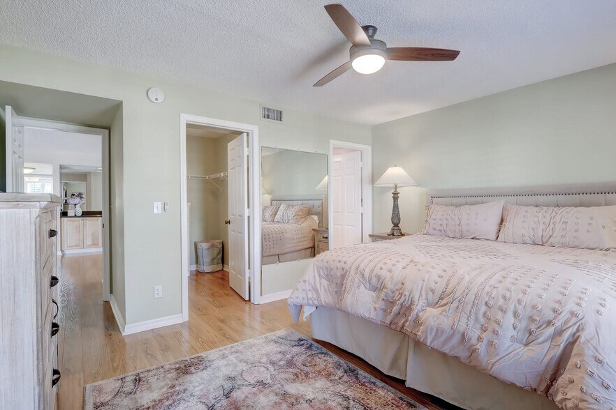 Building Photo - 1501 Chesapeake Ave