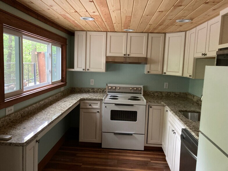 Building Photo - 10 Lakemont Cottage Trail