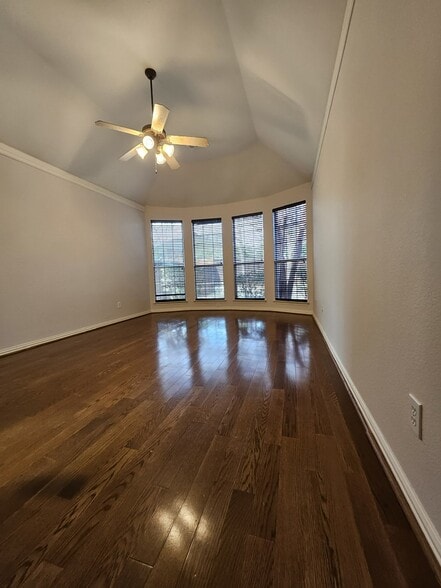 Building Photo - 1221 Capital Dr