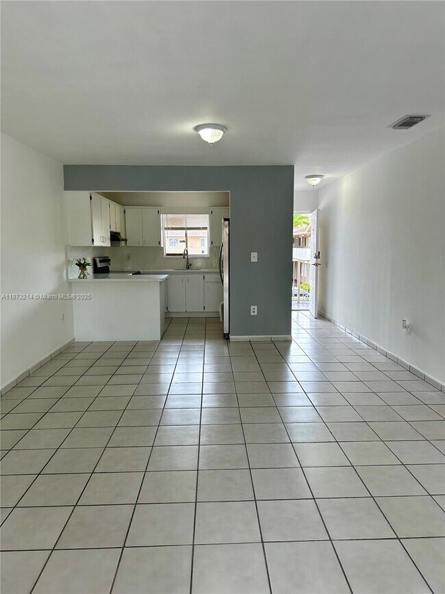 Building Photo - 3041 W 76th St