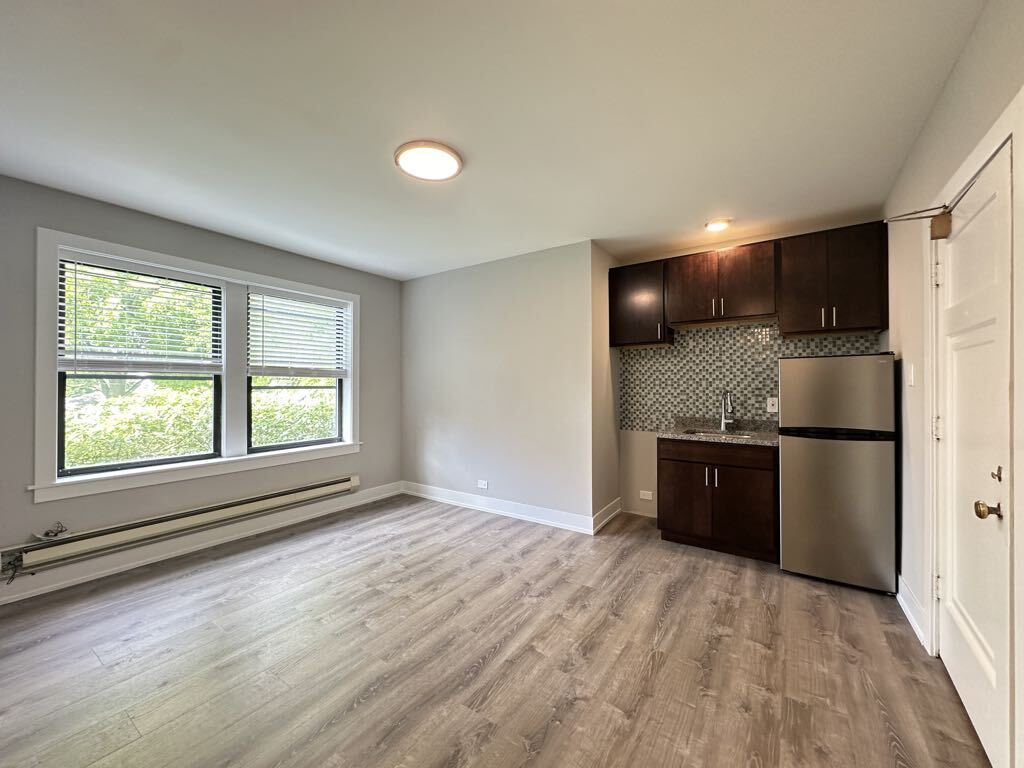 Building Photo - 4551 N Damen Ave