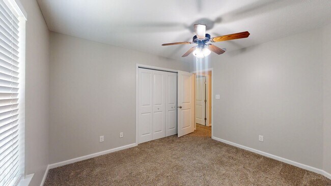 Building Photo - 4004 Ellington Dr