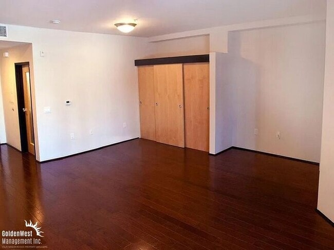 Building Photo - Modern Unfurnished Studio in the Heart of San Diego!
