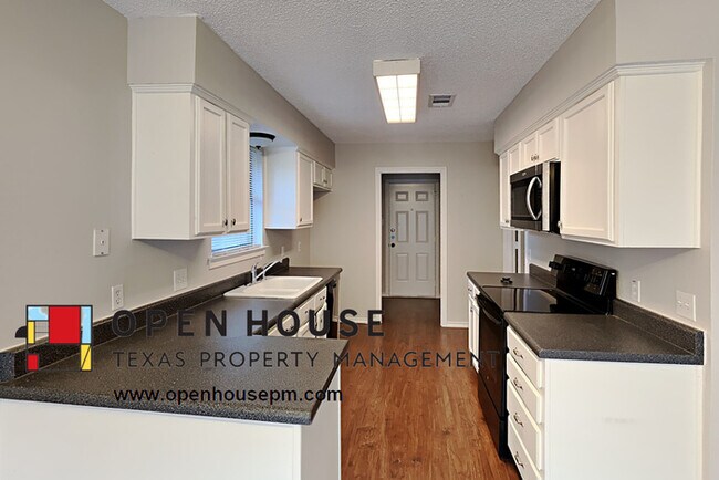 Building Photo - 2106 Turf Club Dr Arlington