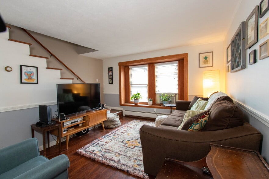 Building Photo - 62 Thorndike St