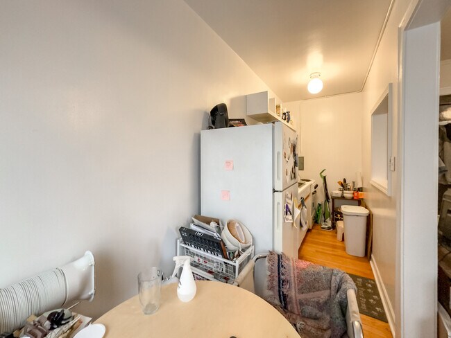 Building Photo - 3345 N Marshfield Ave