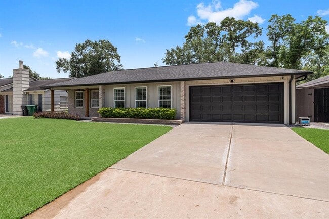 Building Photo - 5521 Lincrest Ln