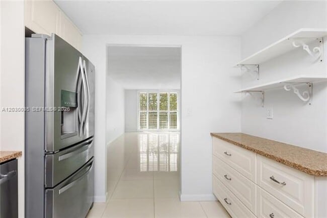 Building Photo - 210 Seaview Dr