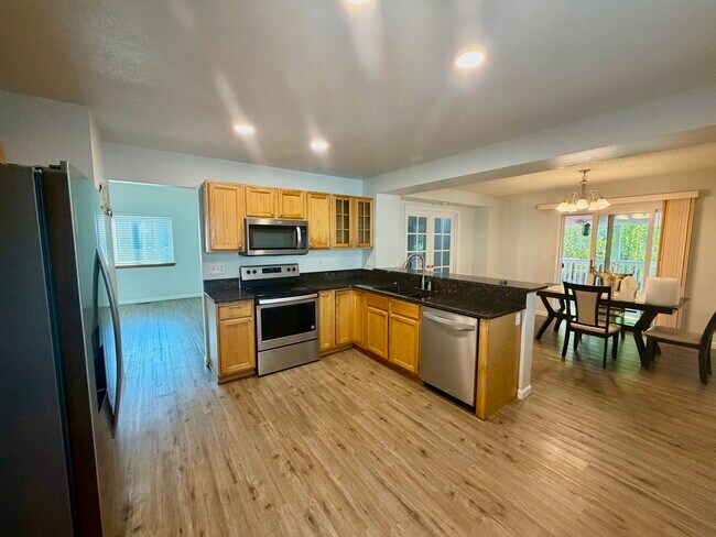 Building Photo - 5006 Bittercreek Dr