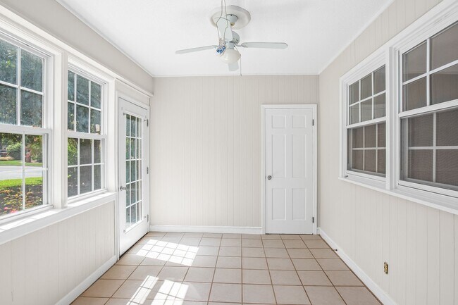 Building Photo - Beautiful Sherwood Location