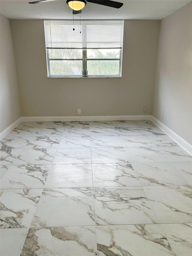 Building Photo - 406 NW 68th Ave