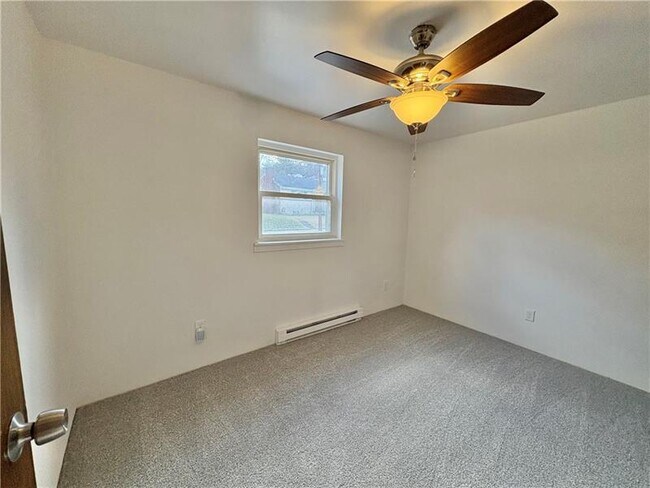 Building Photo - 927 Vance Ave