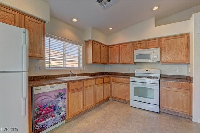 Building Photo - 10403 Madagascar Palm St