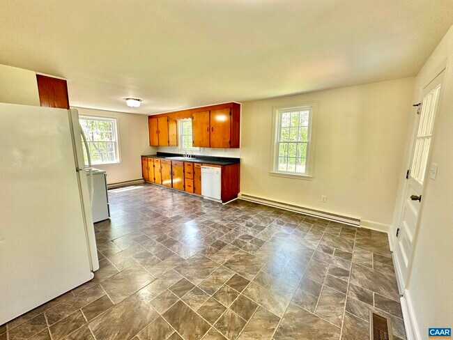 Building Photo - 2278 Hansens Mountain Rd