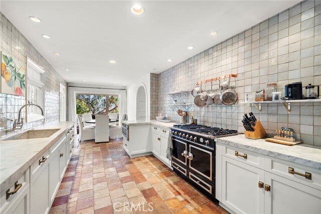 Building Photo - 464 Holly St