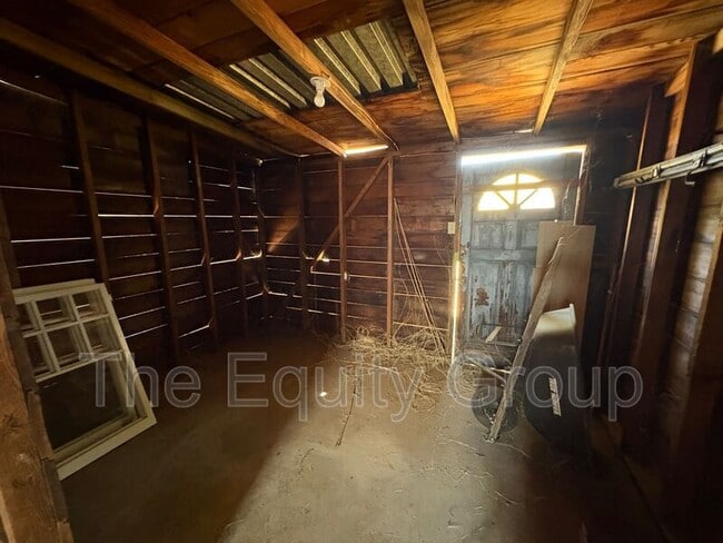 Building Photo - 209 E 11th St