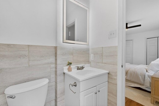 Building Photo - 9807 Dallum Dr