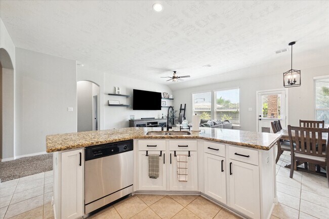 Building Photo - 224 Rochester Trail Ln