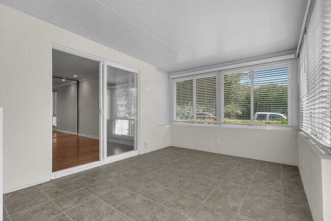 Building Photo - 479 Calle Cadiz