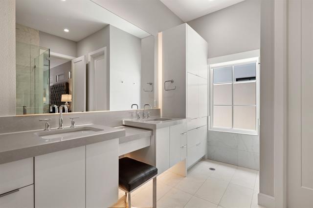 Building Photo - 2850 Lakeside Pkwy