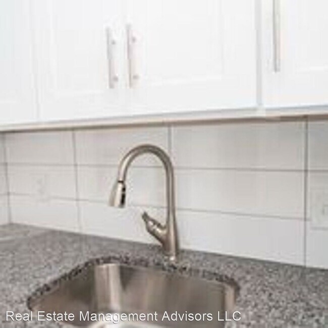 Building Photo - 5850 N 13th St