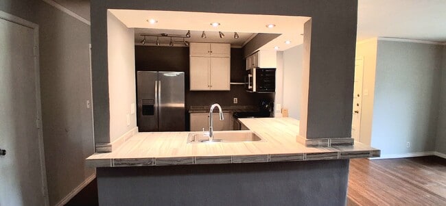 Building Photo - 5200 Martel Ave