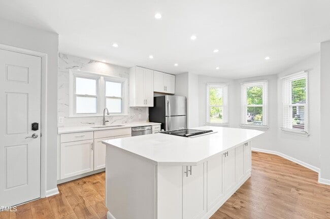 Building Photo - 1212 Pender St