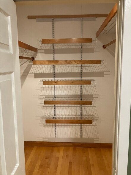 Building Photo - 24 Lee St