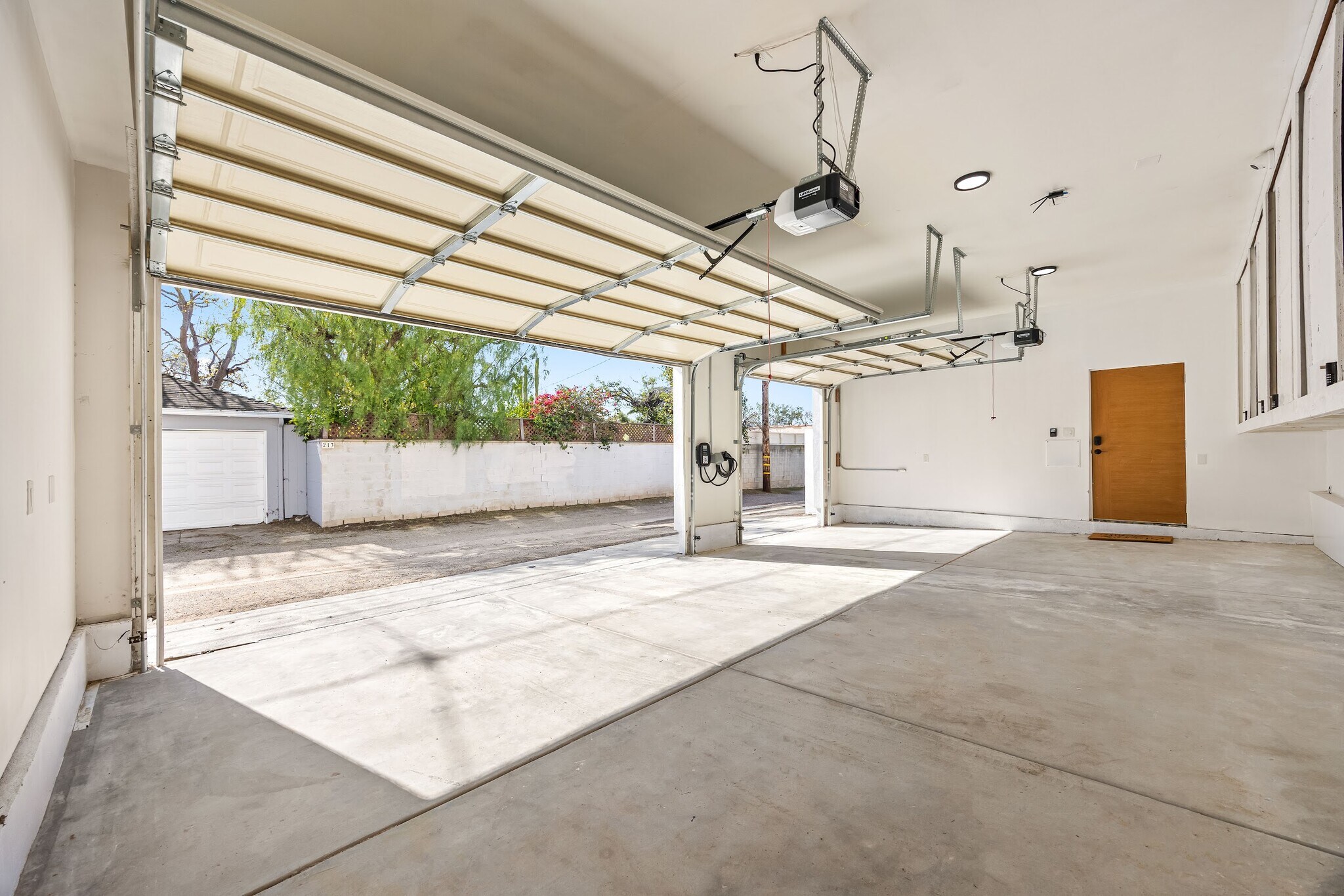 Building Photo - 212 W 64th St