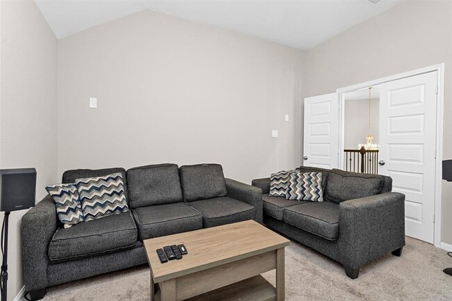 Building Photo - 2058 Woodland Pine Ct