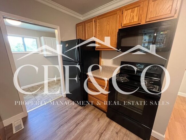 Building Photo - Charming 2-Bedroom, 1-Bathroom Home Availa...