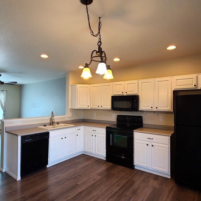 Building Photo - 6316 Riverdale Dr