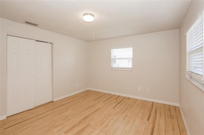 Building Photo - 301 Farmbrook Rd