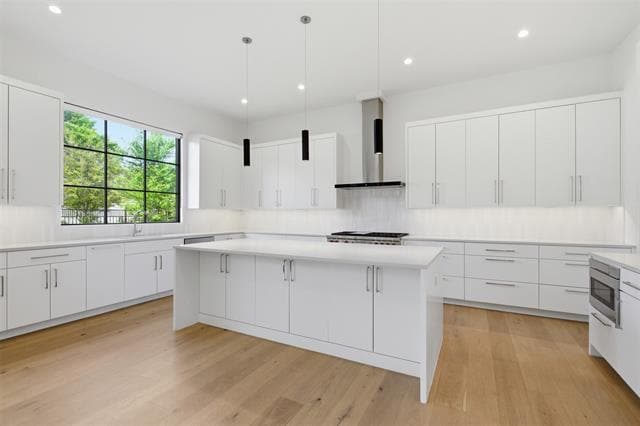 Building Photo - 9855 Kingsway Ave