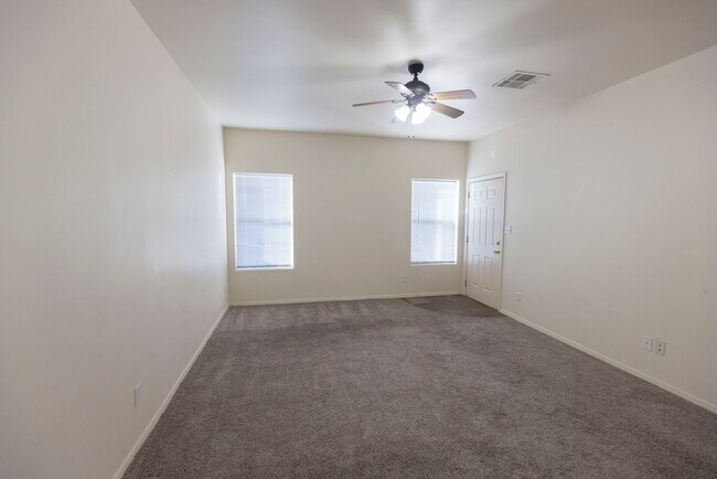 Building Photo - 1635 Spruce Ave