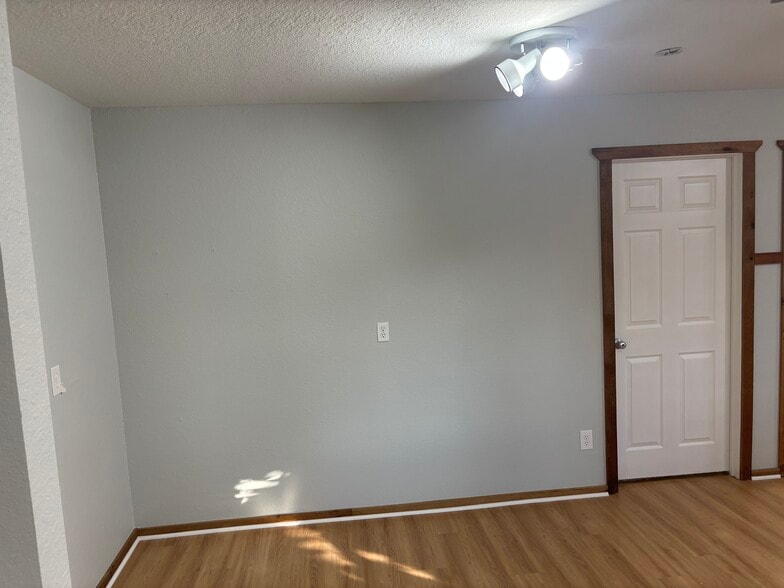 Building Photo - 194 N Centennial Ave